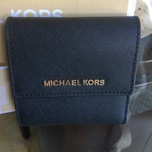 Michael Kors Jet Set Travel Sm Carryall Wallet
